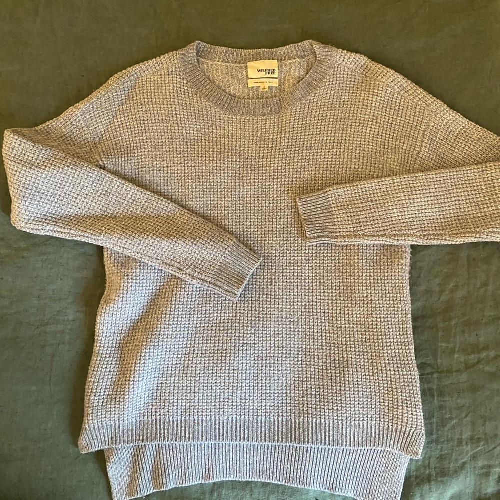 Aritzia Wilfred Free Italian Wool Blend
Isabelli Sweater